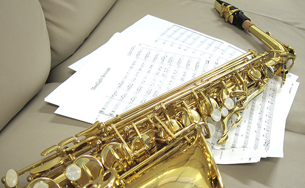 <span>安心の品質管理</span>お届けする楽器は、1本1本丁寧に調整して発送いたします。